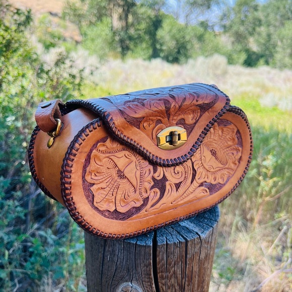 Vintage 1970’s Hand Tooled Floral Leather Western Boho Structure Mini Bag Purse - Picture 3 of 8